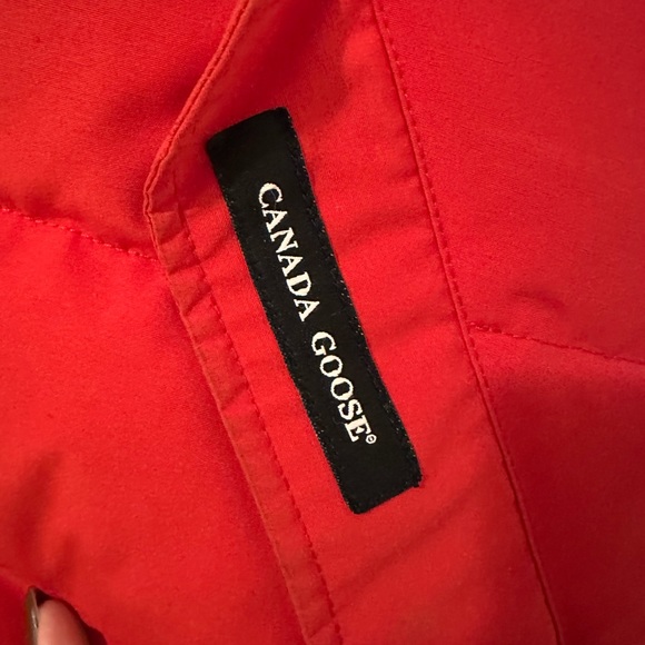 RED CANADA GOOSE WOMENS VEST - Picture 2 of 6